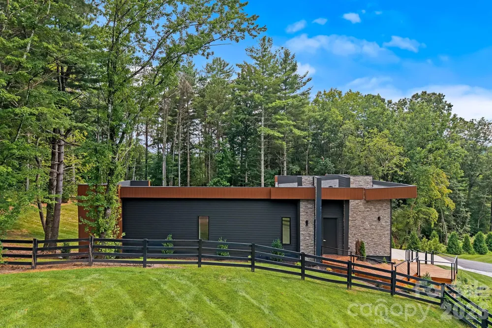 87 Verbania Road Mills River, NC 28759