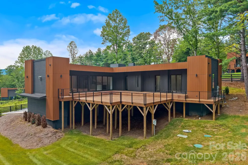 87 Verbania Road Mills River, NC 28759