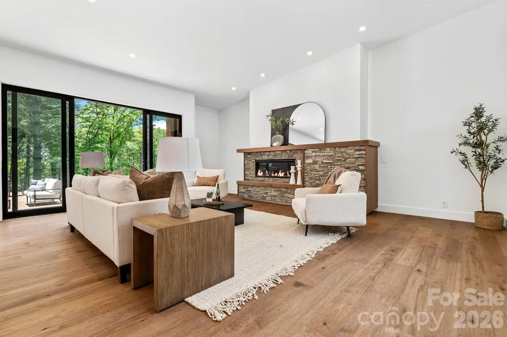 87 Verbania Road Mills River, NC 28759