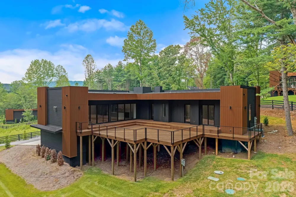 87 Verbania Road Mills River, NC 28759
