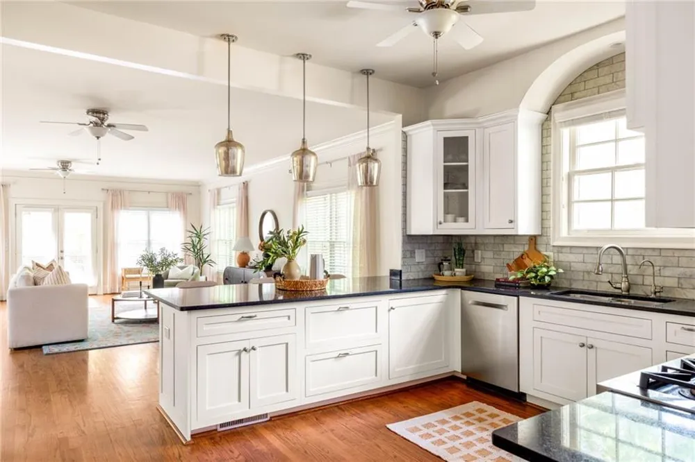 21 S Avondale Road Avondale Estates, GA 30002