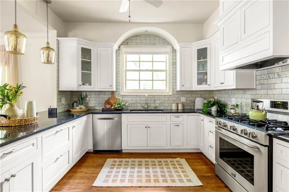 21 S Avondale Road Avondale Estates, GA 30002