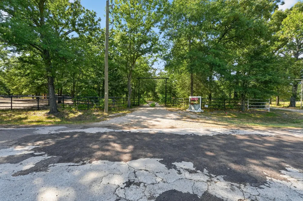 735 County Road 3211 Wills Point, TX 75169