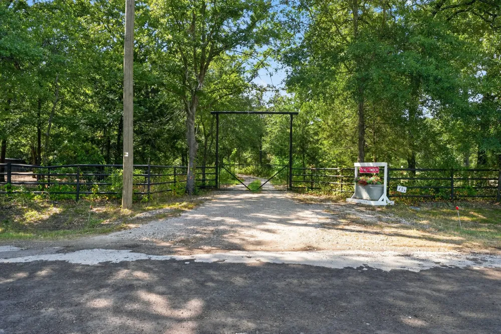 735 County Road 3211 Wills Point, TX 75169