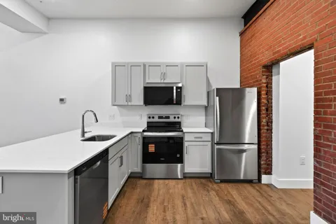 123 S MAIN STREET #6