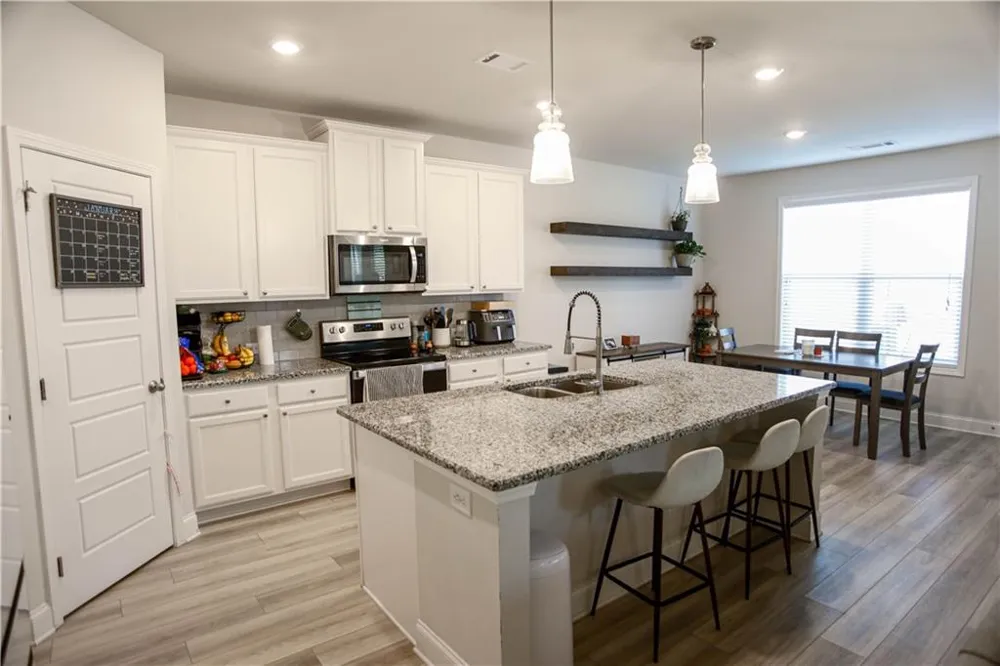 5329 Fox Hill Lane Oakwood, GA 30566