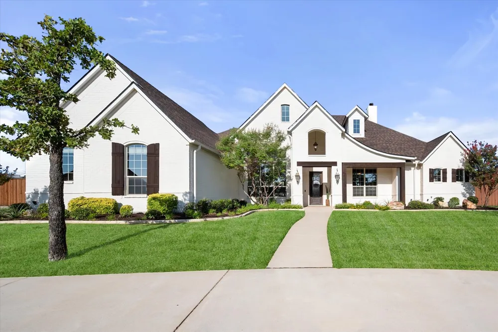1050 Falcon Nest Drive Kennedale, TX 76060
