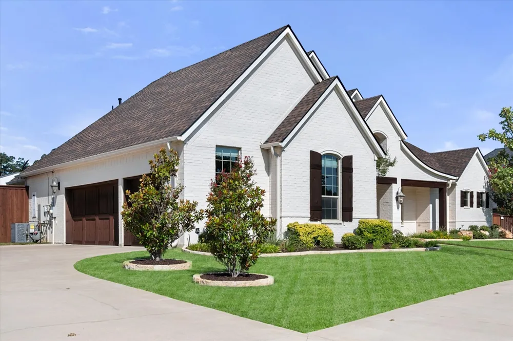 1050 Falcon Nest Drive Kennedale, TX 76060
