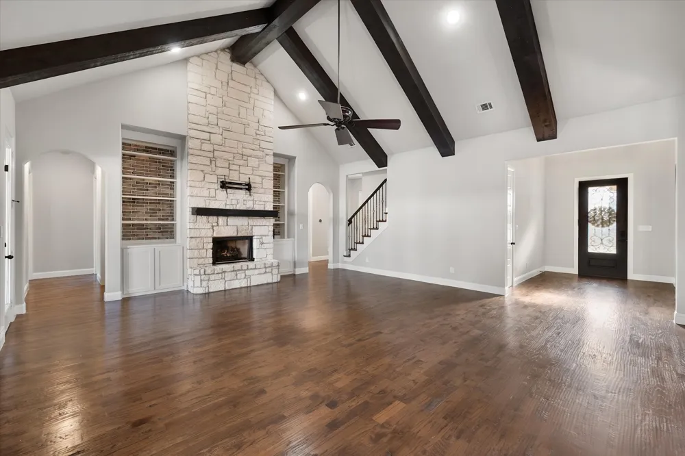 1050 Falcon Nest Drive Kennedale, TX 76060