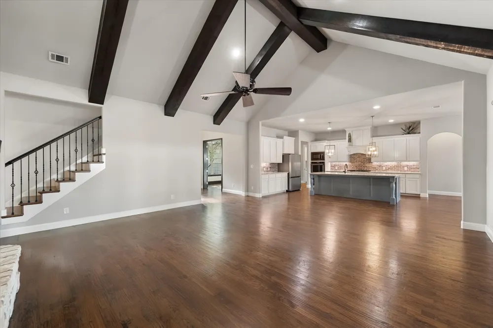 1050 Falcon Nest Drive Kennedale, TX 76060