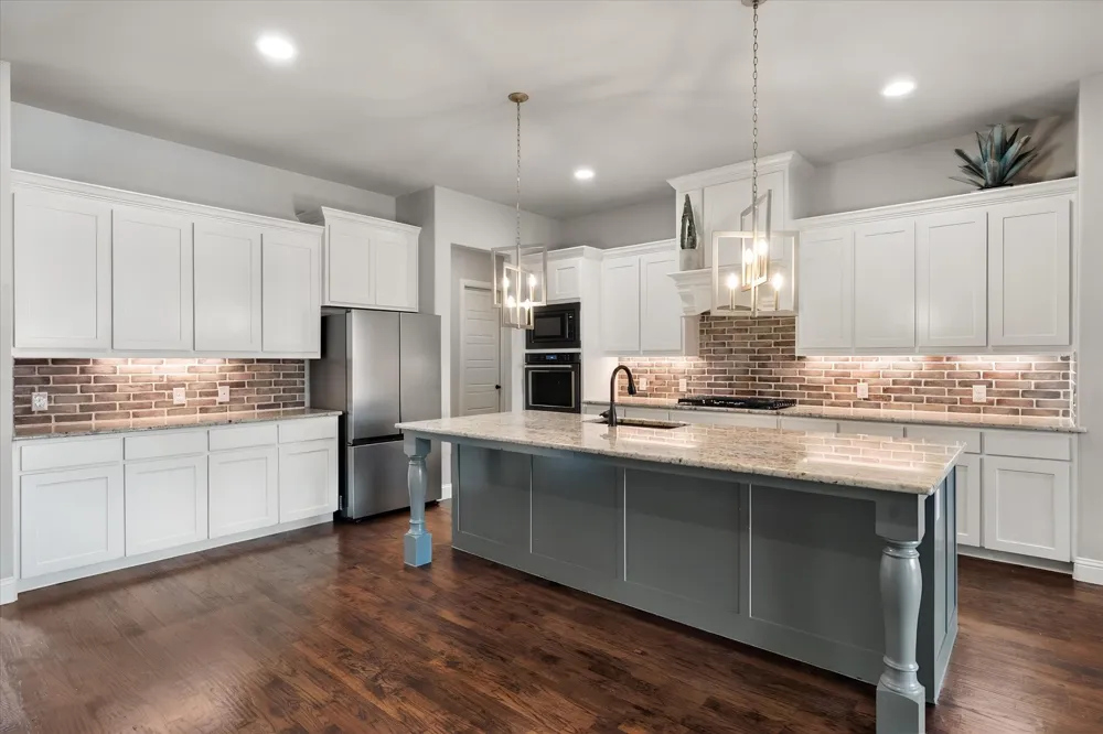 1050 Falcon Nest Drive Kennedale, TX 76060