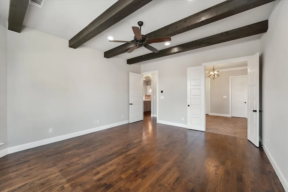 1050 Falcon Nest Drive Kennedale, TX 76060