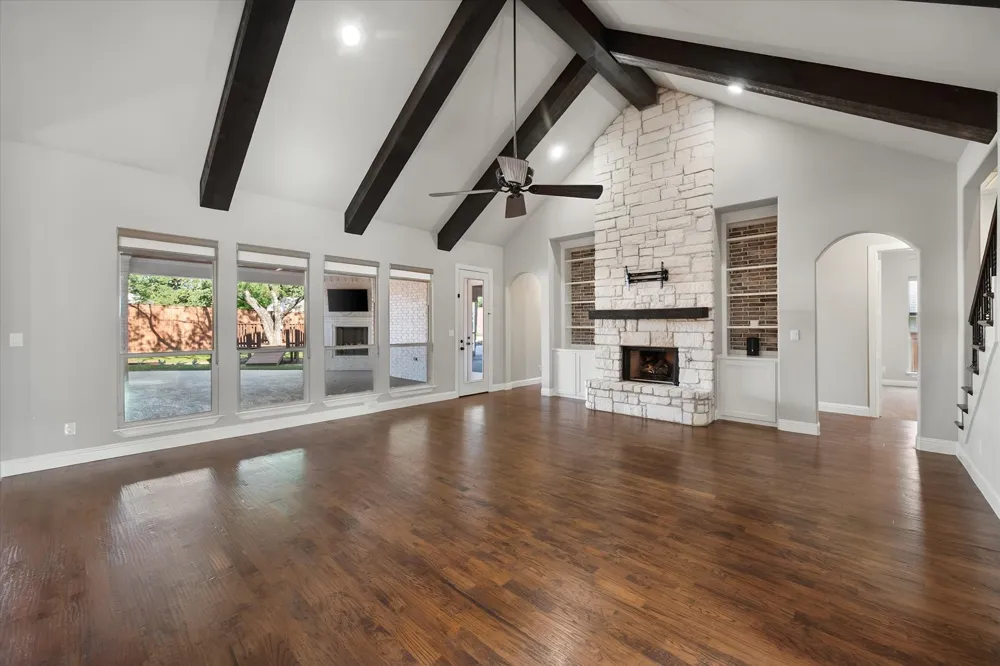 1050 Falcon Nest Drive Kennedale, TX 76060