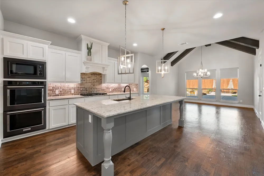 1050 Falcon Nest Drive Kennedale, TX 76060