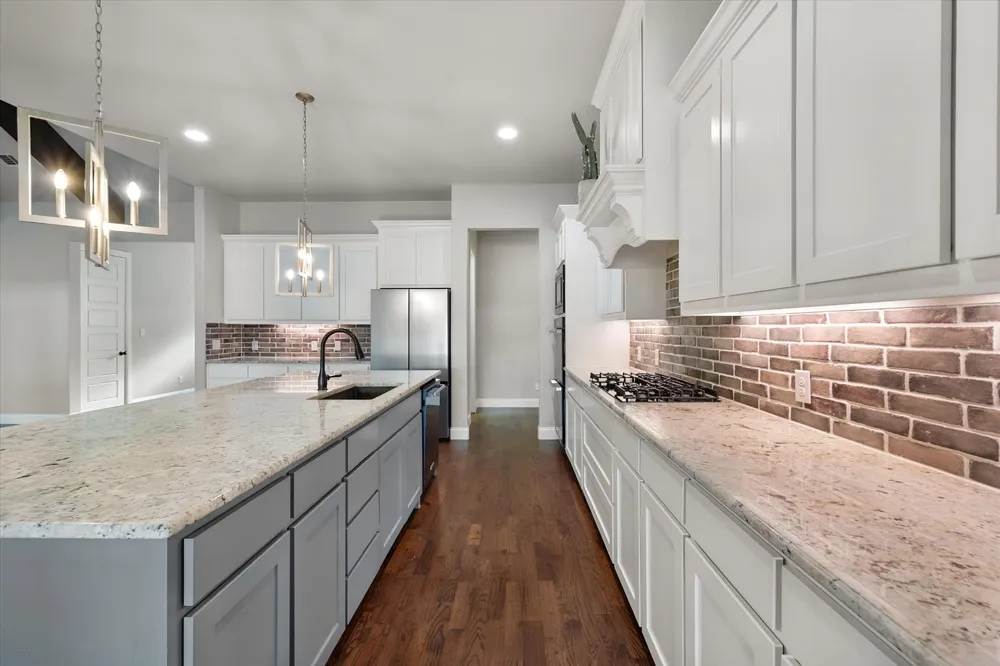 1050 Falcon Nest Drive Kennedale, TX 76060