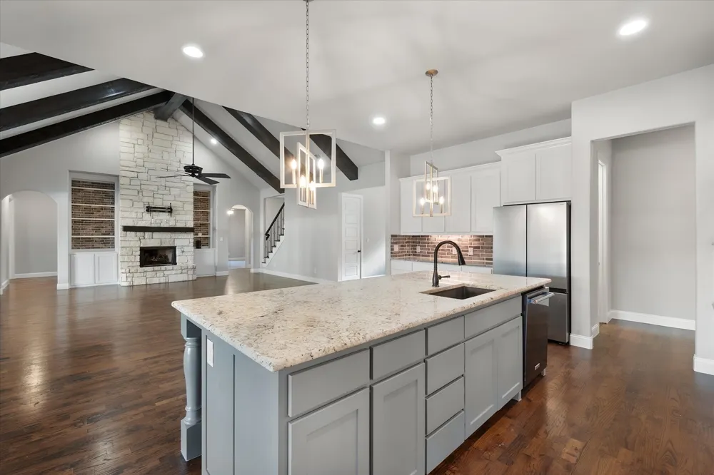 1050 Falcon Nest Drive Kennedale, TX 76060