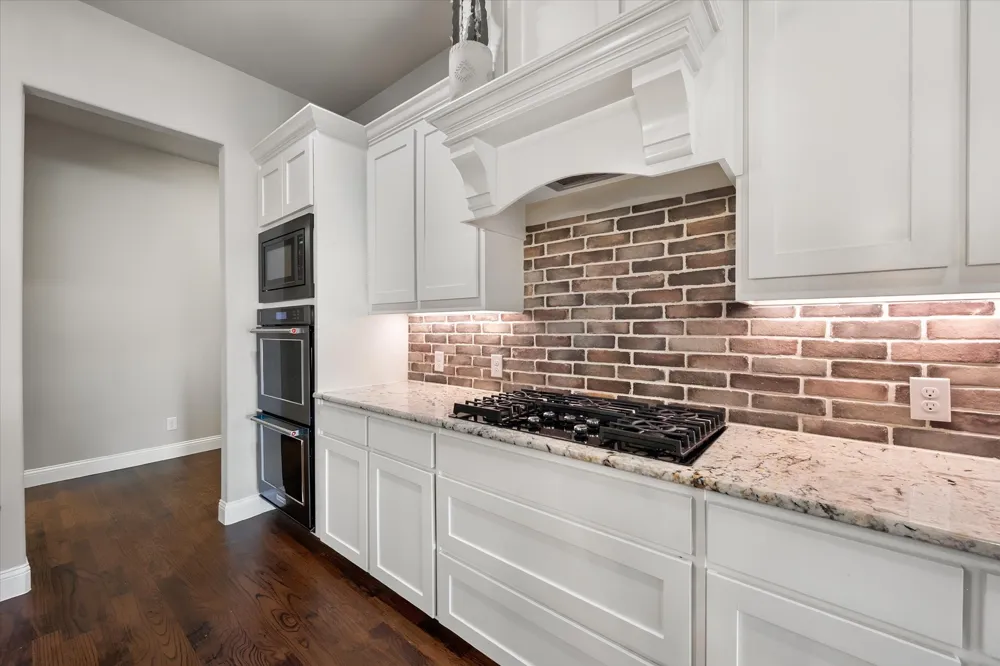 1050 Falcon Nest Drive Kennedale, TX 76060