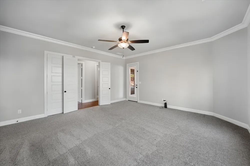 1050 Falcon Nest Drive Kennedale, TX 76060