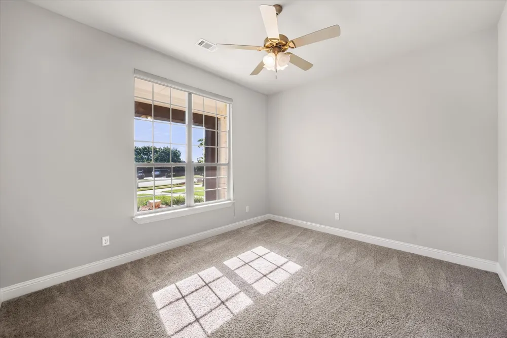 1050 Falcon Nest Drive Kennedale, TX 76060