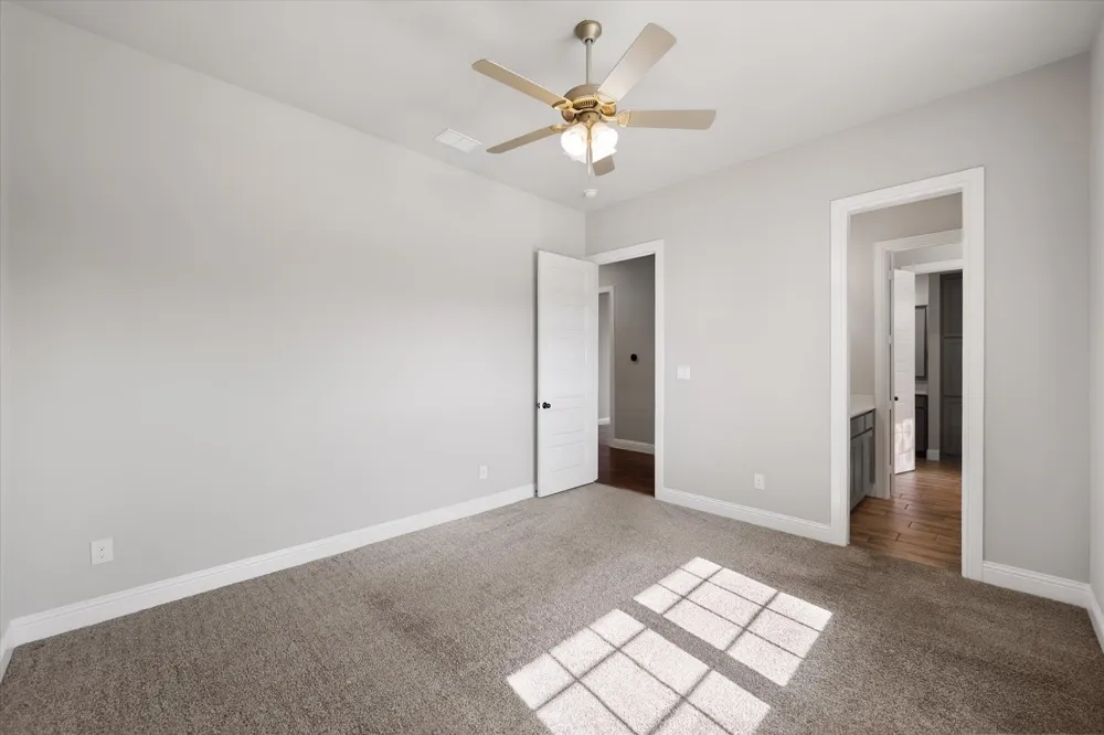 1050 Falcon Nest Drive Kennedale, TX 76060