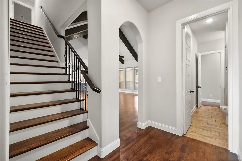 1050 Falcon Nest Drive Kennedale, TX 76060