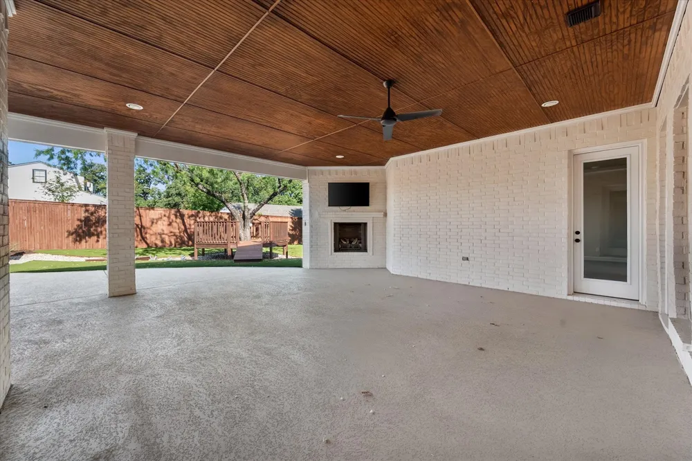 1050 Falcon Nest Drive Kennedale, TX 76060