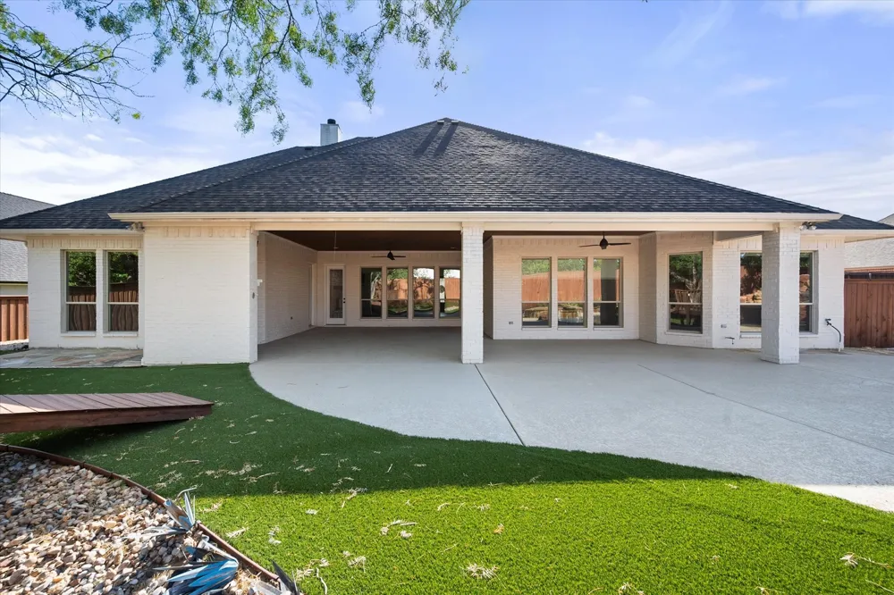 1050 Falcon Nest Drive Kennedale, TX 76060