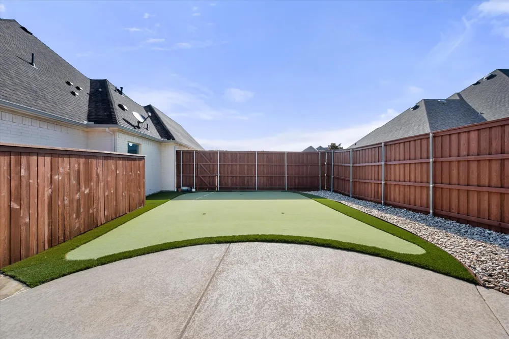 1050 Falcon Nest Drive Kennedale, TX 76060