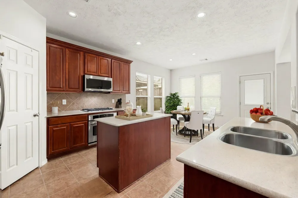 5119 Silver Oak Drive Pasadena, TX 77505