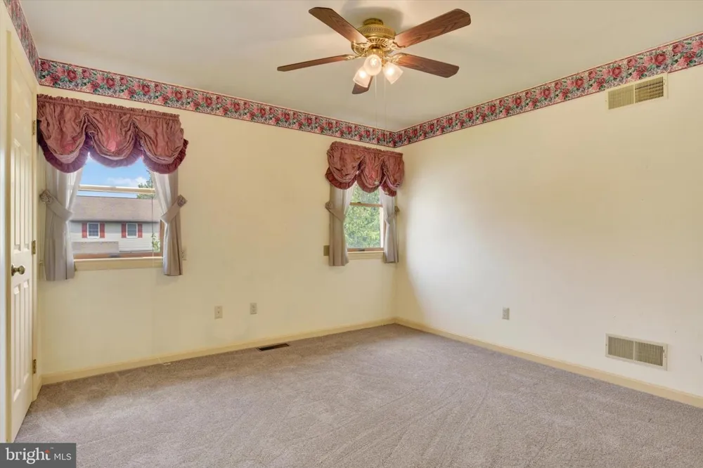 18 SOUTHVIEW CIRCLE Elizabethtown, PA 17022