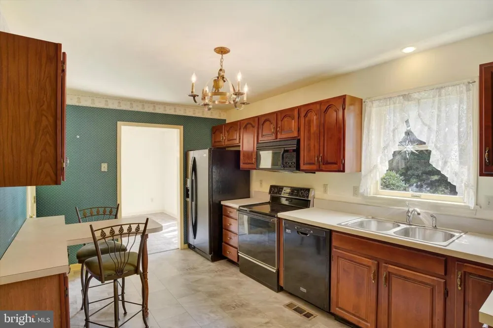 18 SOUTHVIEW CIRCLE Elizabethtown, PA 17022