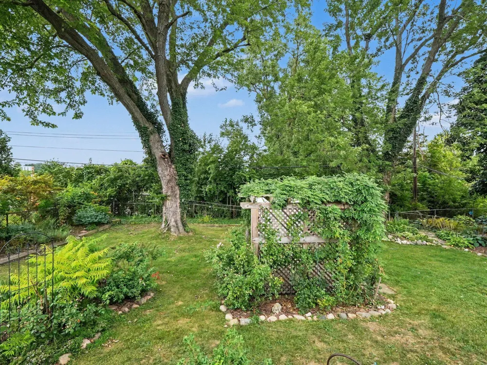 2004 Suffolk Avenue Ann Arbor, MI 48103