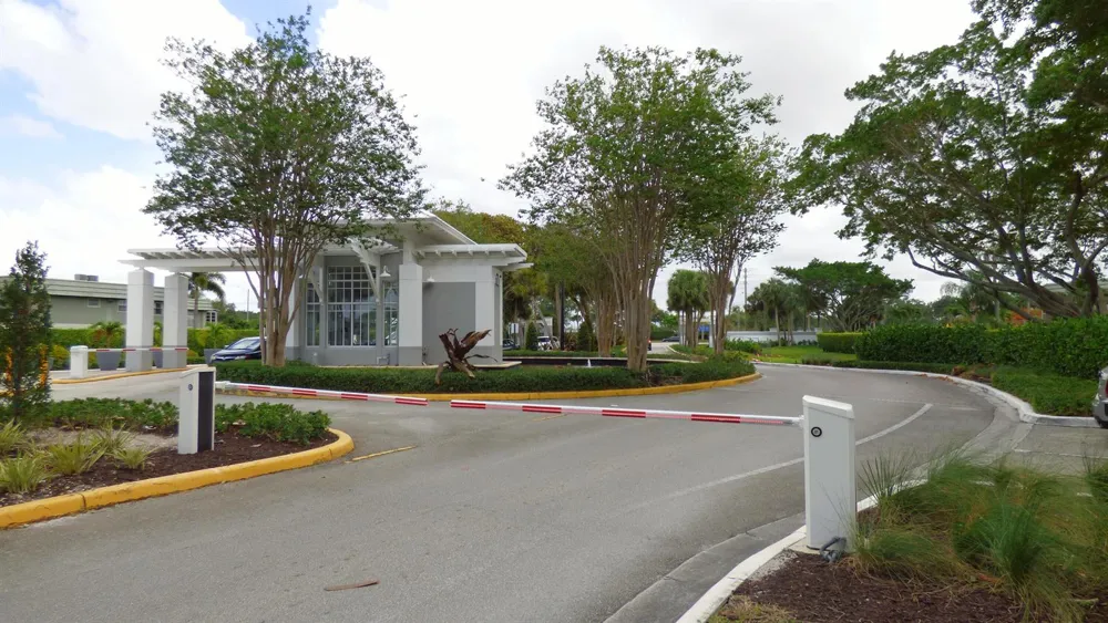 464 Piedmont J Delray Beach, FL 33484
