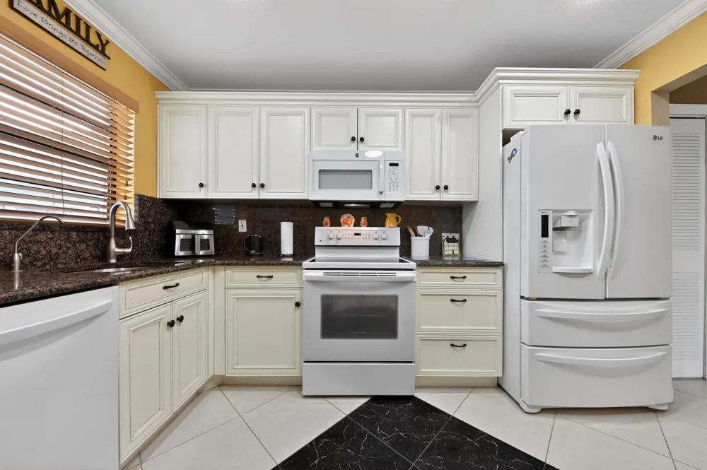 464 Piedmont J Delray Beach, FL 33484