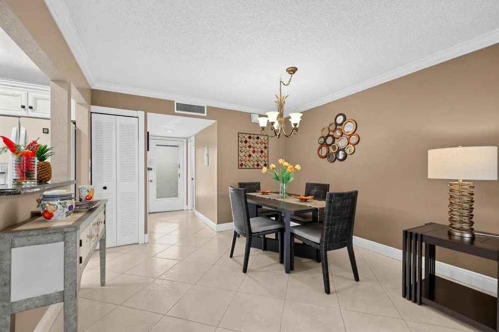464 Piedmont J Delray Beach, FL 33484