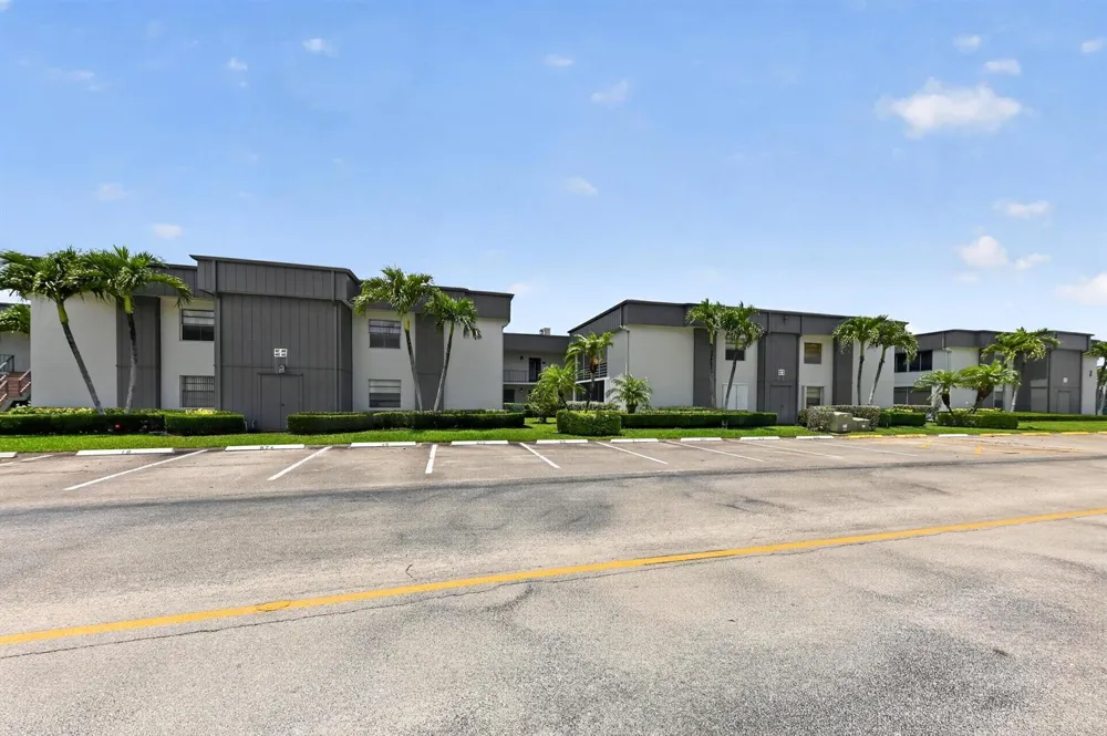 464 Piedmont J Delray Beach, FL 33484