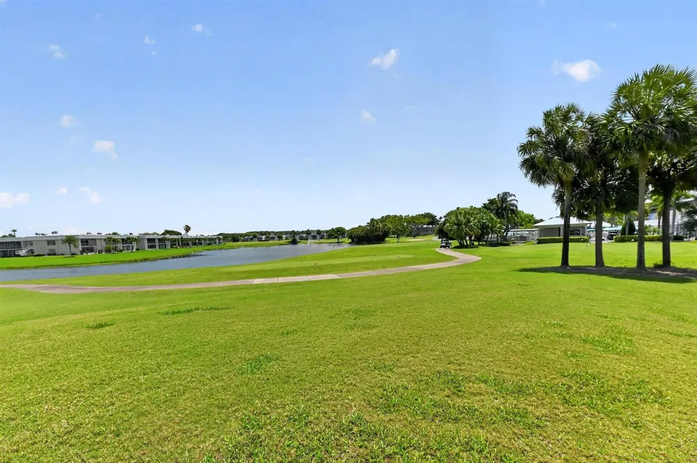 464 Piedmont J Delray Beach, FL 33484
