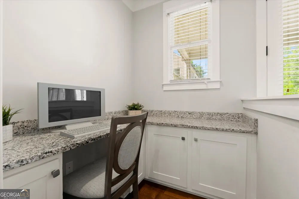 138 Inwood WALK Woodstock, GA 30188