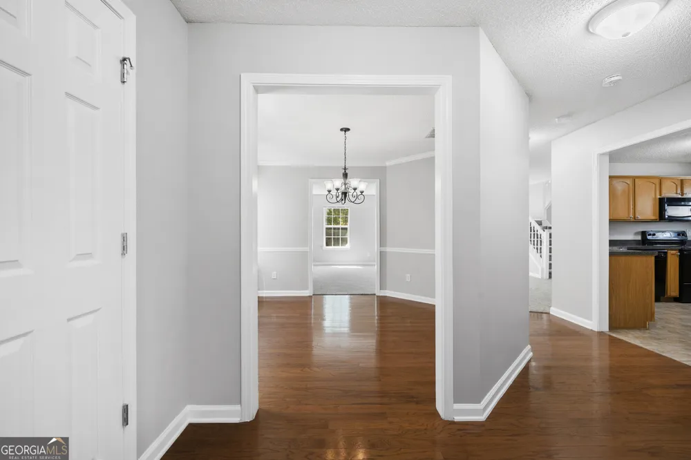 1883 Simmons LN Hampton, GA 30228