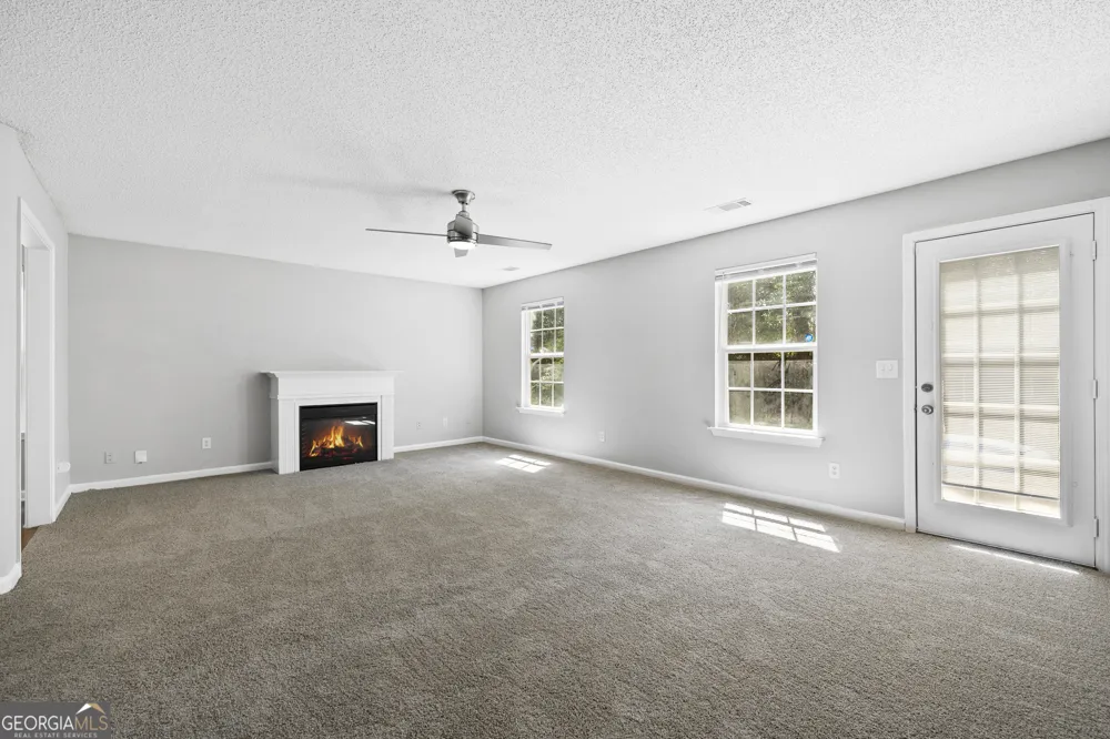1883 Simmons LN Hampton, GA 30228