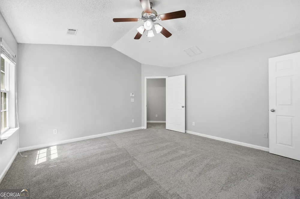 1883 Simmons LN Hampton, GA 30228