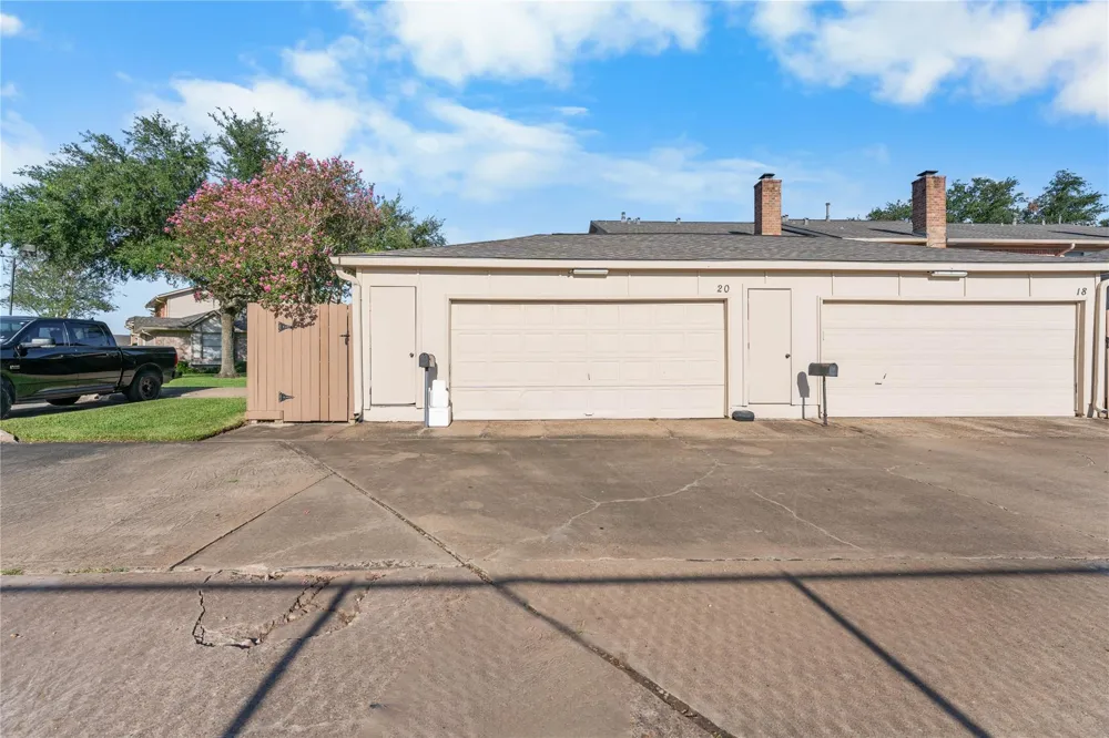 20 Baron Lane Missouri City, TX 77459