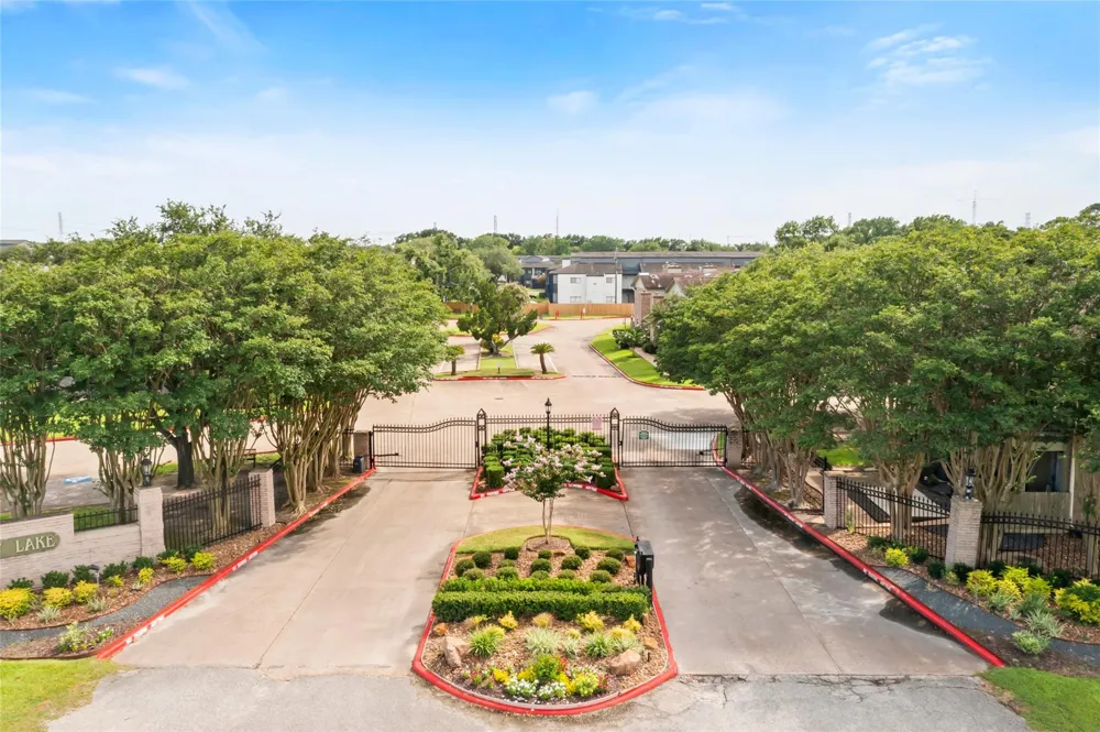 18800 Egret Bay Boulevard #119 Webster, TX 77058