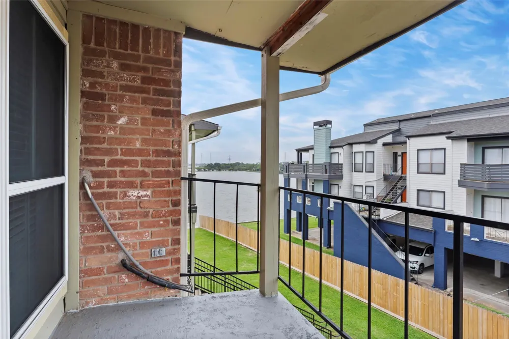 18800 Egret Bay Boulevard #119 Webster, TX 77058