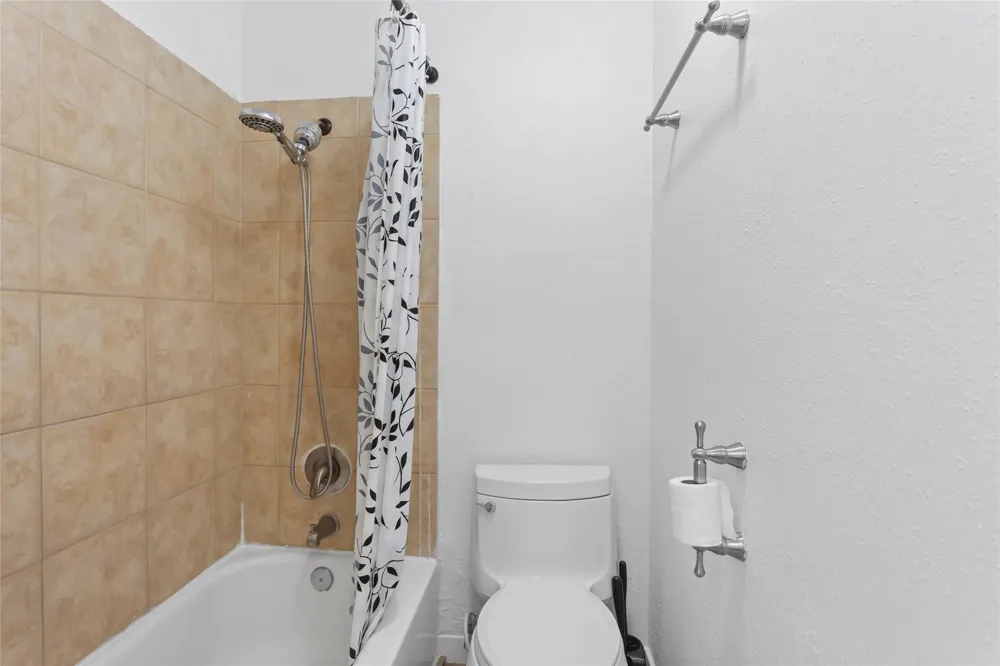 18800 Egret Bay Boulevard #119 Webster, TX 77058
