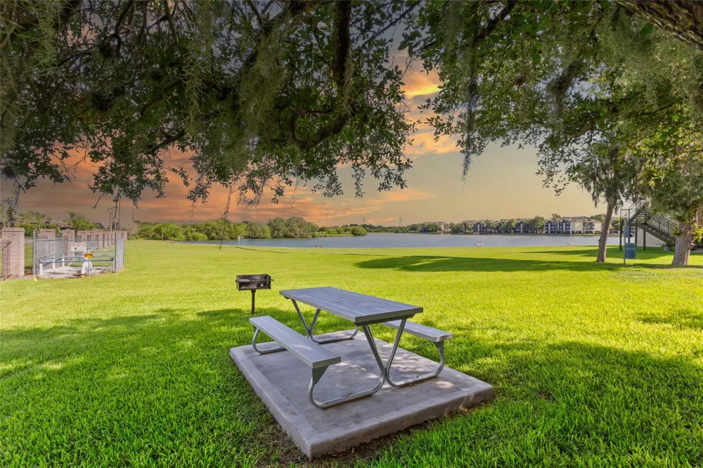 18800 Egret Bay Boulevard #119 Webster, TX 77058