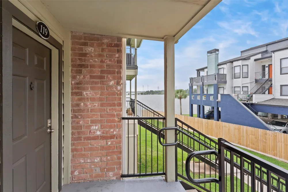 18800 Egret Bay Boulevard #119 Webster, TX 77058