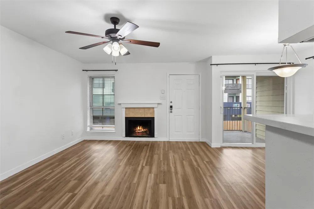 18800 Egret Bay Boulevard #119 Webster, TX 77058