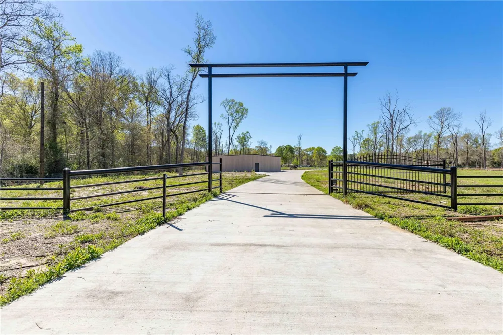 168 County Road 470 Dayton, TX 77535