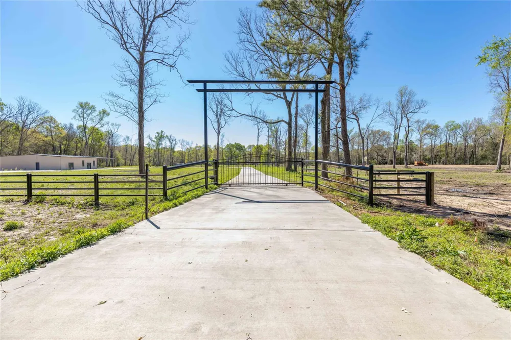 168 County Road 470 Dayton, TX 77535